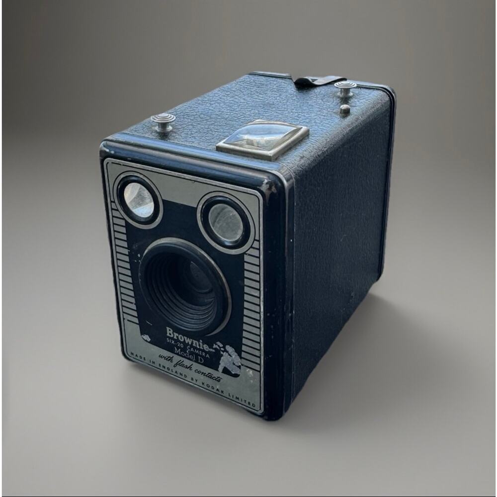 Vintage Kodak Brownie Six-20 Camera Model D Made in England